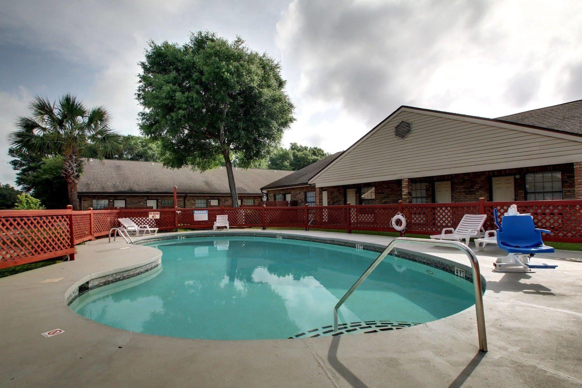 Motel Del Sol - Pensacola Ferry Pass
